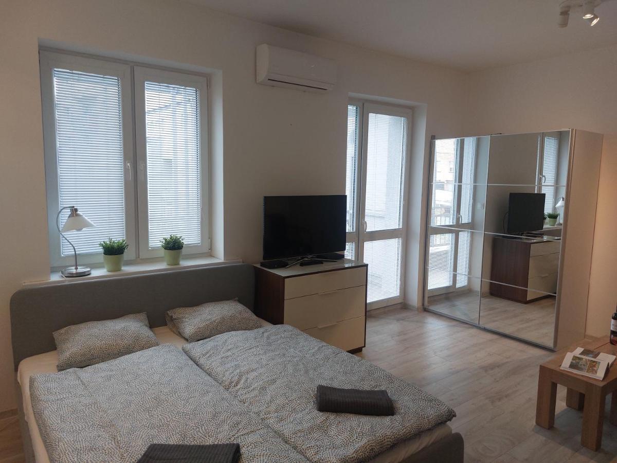 Utulny Apartman S Balkonom Apartment Bratislava Exterior photo