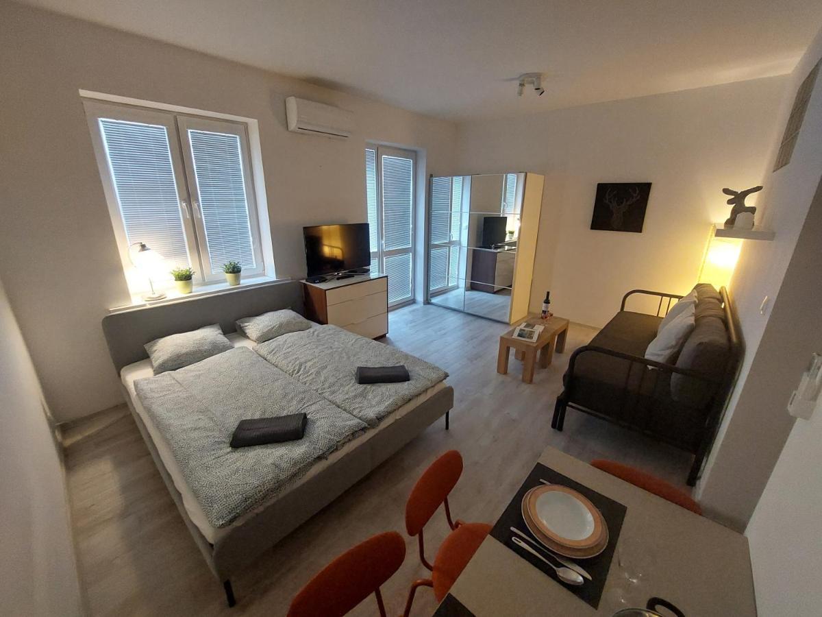 Utulny Apartman S Balkonom Apartment Bratislava Exterior photo